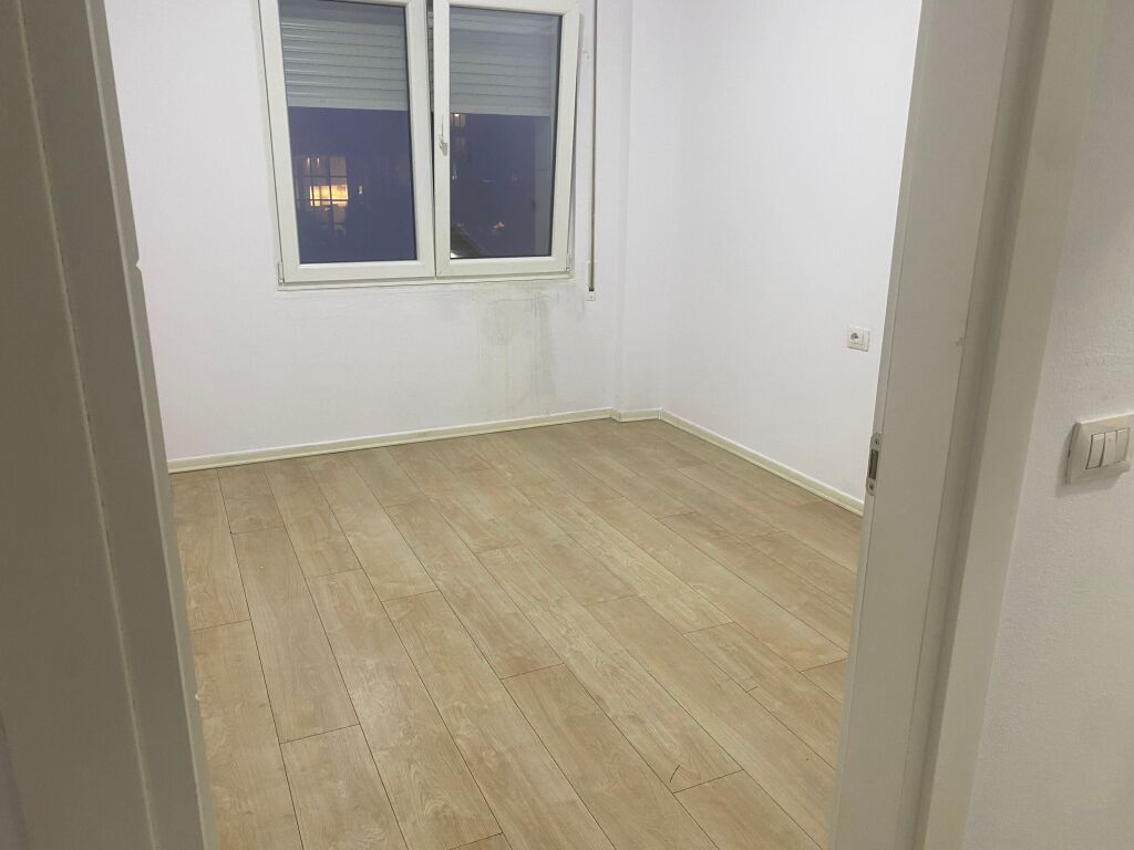 Jepet me qira apartament 2+1+2 tek Rruga e Kosovarëve