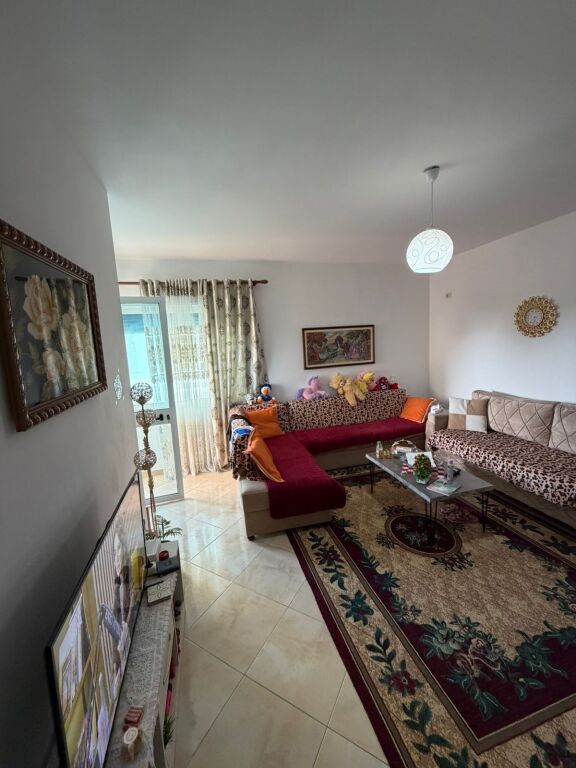 Shitet super apartament në Shkëmbin e Kavajës! 🌊 2+1