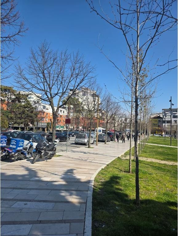 AMBIENT PER SHITJE NE QENDER TE DURRESIT !