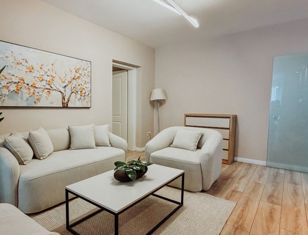 🏡 Luxury 2+1 apartment + wardrobe for rent in the Center (Myslym Shyri)