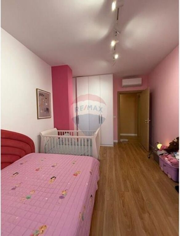 Shitet Apartament 2+1+2 te Rruga e Barrikadave