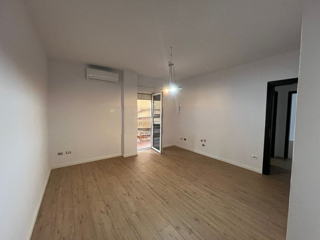 Jepet me qera apartament 1+1 – Kompleksi Kolombo, Liqeni i Thatë 500 € /Muaj