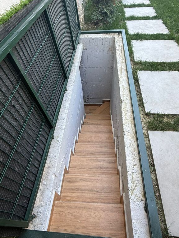 Shitet Vilë Moderne – Sauk, mbrapa Spitalit të Kafshëve