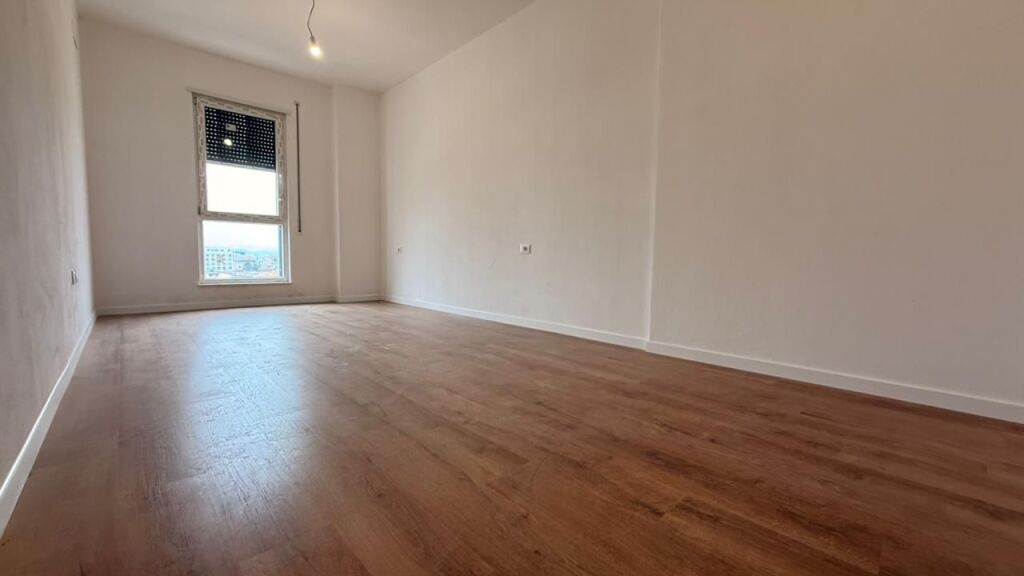 Apartament 2+1+post parkimi per shitje tek 5 Maji !