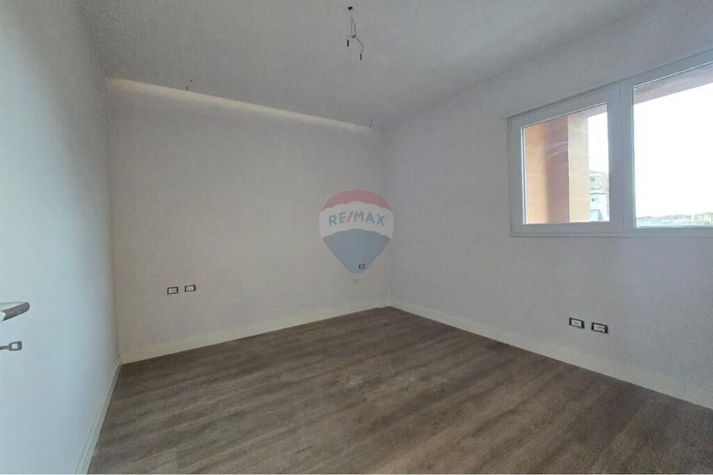🏡 APARTAMENT 2+1 PËR SHITJE – te Shkolla e Kuqe