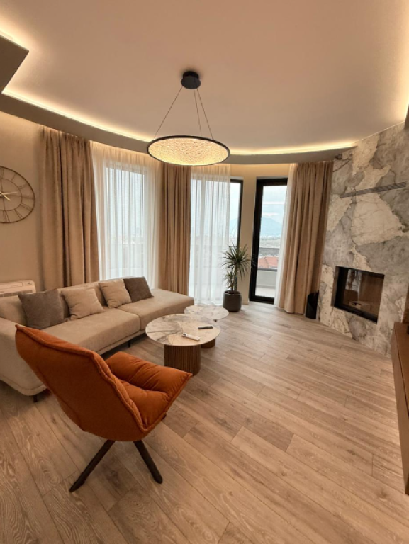 🏡 Super Vilë Luksoze për Shitje – Liqeni i Thatë