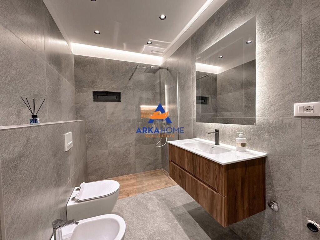 VENDESI APPARTAMENTO 2+1+BALCONE "TE ZOGU I ZI" 285.000 EURO