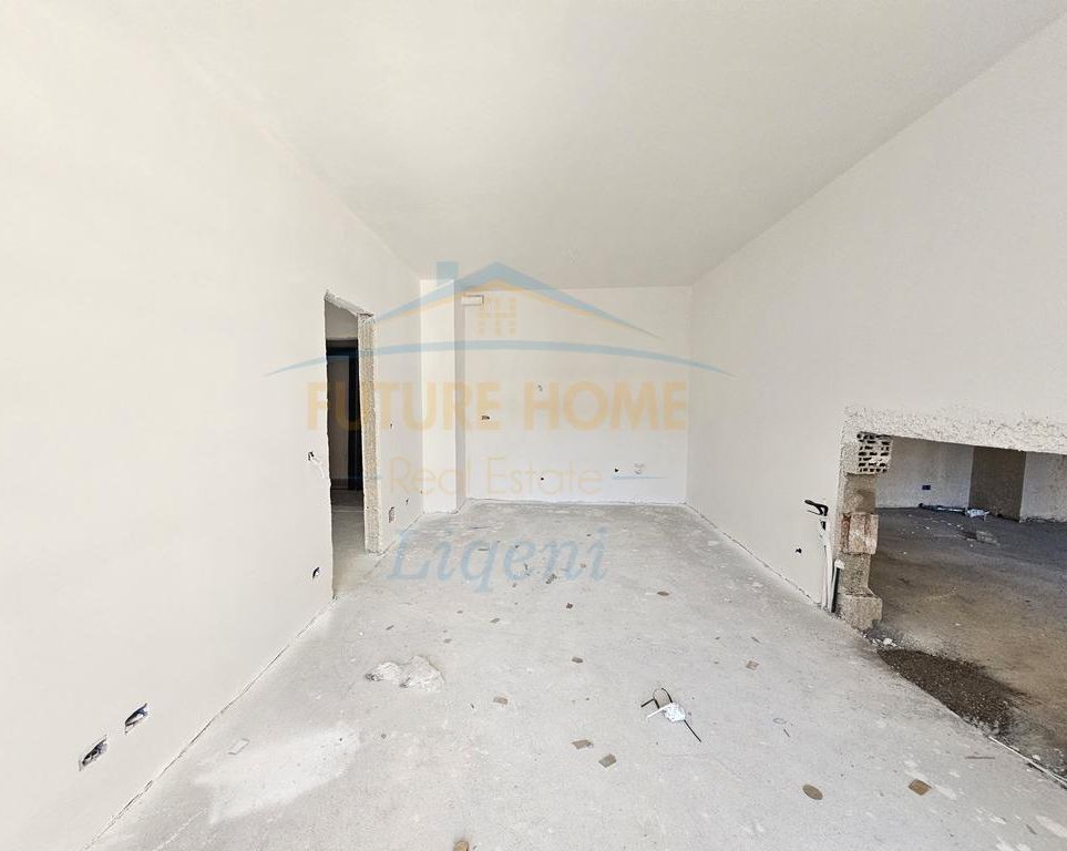 Shitet 1+1, Univers City 80.000€