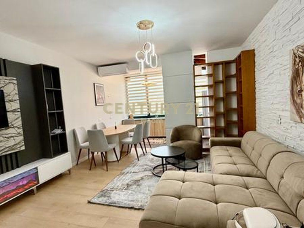 QIRA, APARTAMENT 2+1, RRUGA ELBASANIT, FAKULTETI EKONOMISE!! 900 € /Muaj Sip. Totale  100m2