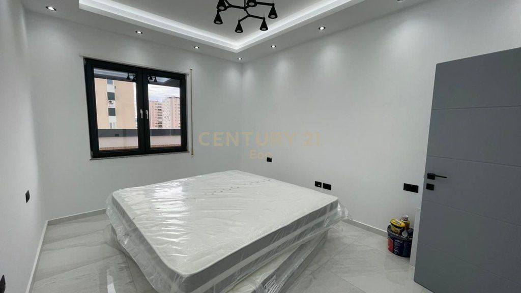 SHITET SUPER APARTAMENT 2+1+2 ME PAMJE DETI NE VOLLGA, DURRES !!