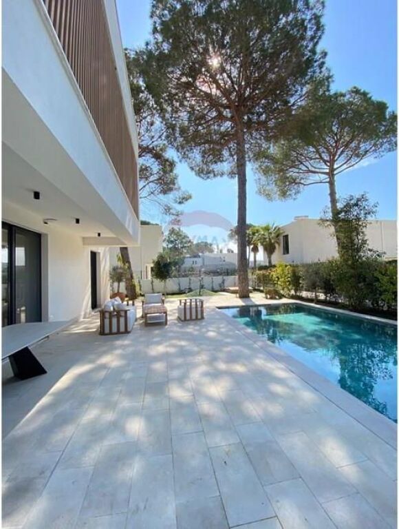 Vilë - Për Shitje - San Pietro, Durrës(ID: 530581001-80)