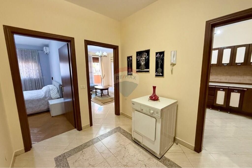 Apartament 1+1 me qira te Komuna e Parisit