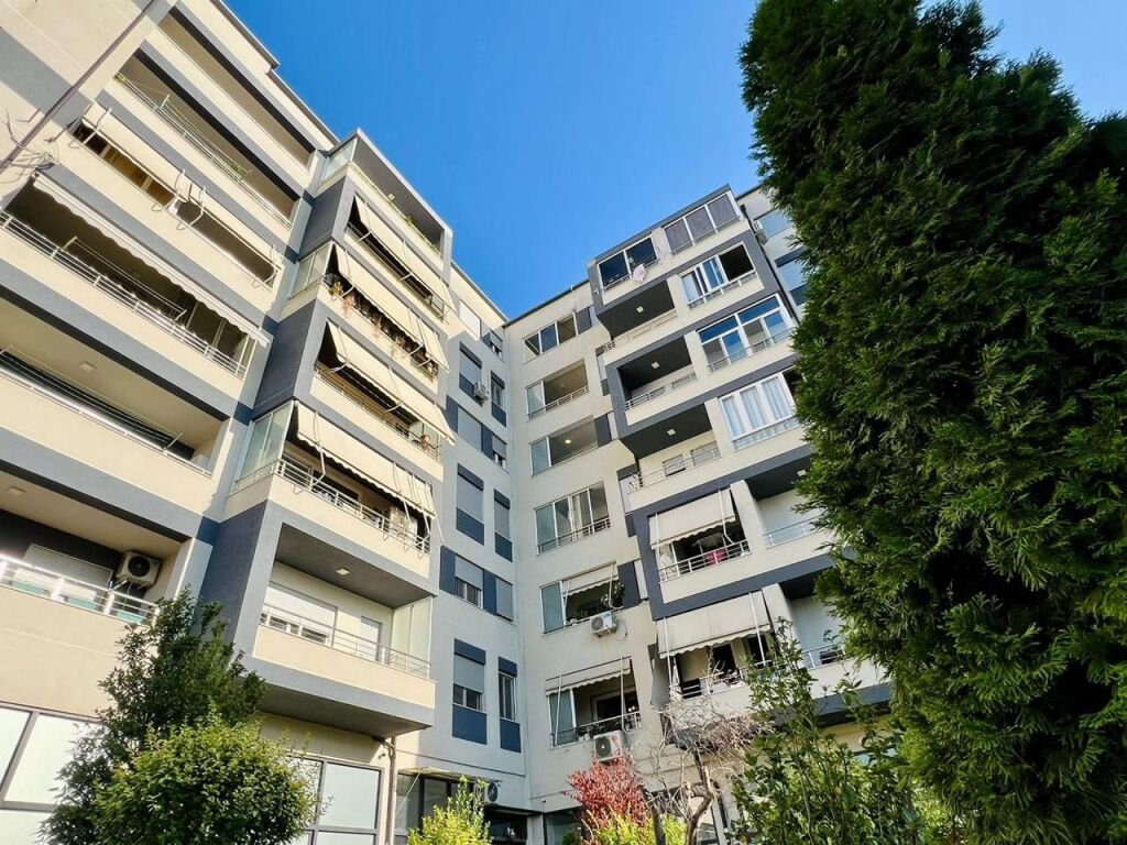 Appartamento 2+1 + parcheggio A Kinostudio