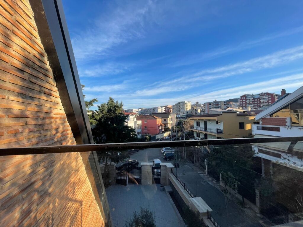 VILË MODERNE ME QIRA NË SELITË