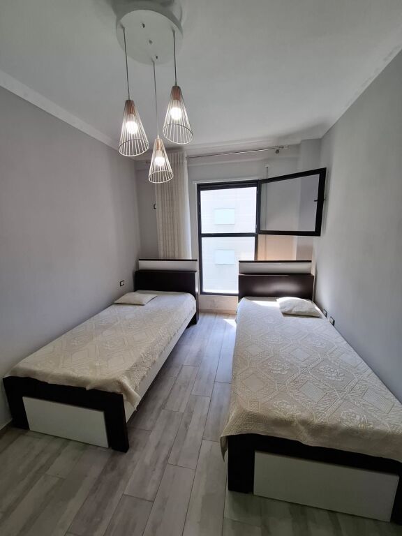 Jepet me Qera Super  Apartament 2+1 Ne Plazh Hekurudha