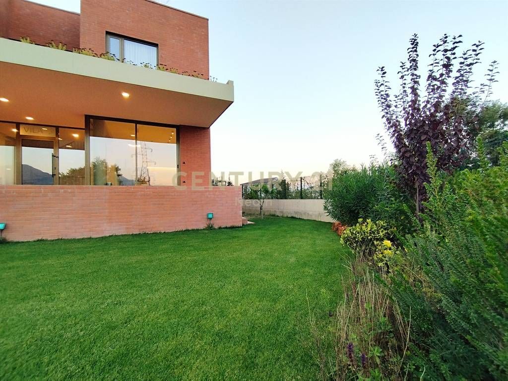 Vilë për qira pranë TEG 5,000 € /Muaj Sip. Totale  600m2