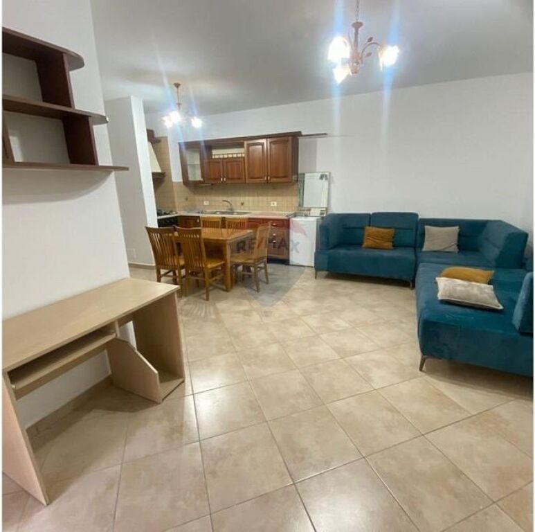 APARTAMENT 2+1 PER QIRA BULEVARDI ZOGU I !