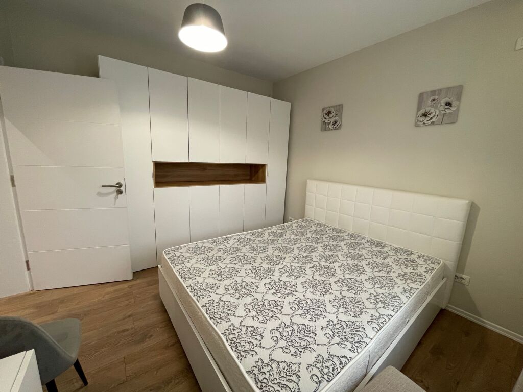 Japim me qira apartament 2+1 te zone e Brrylit.