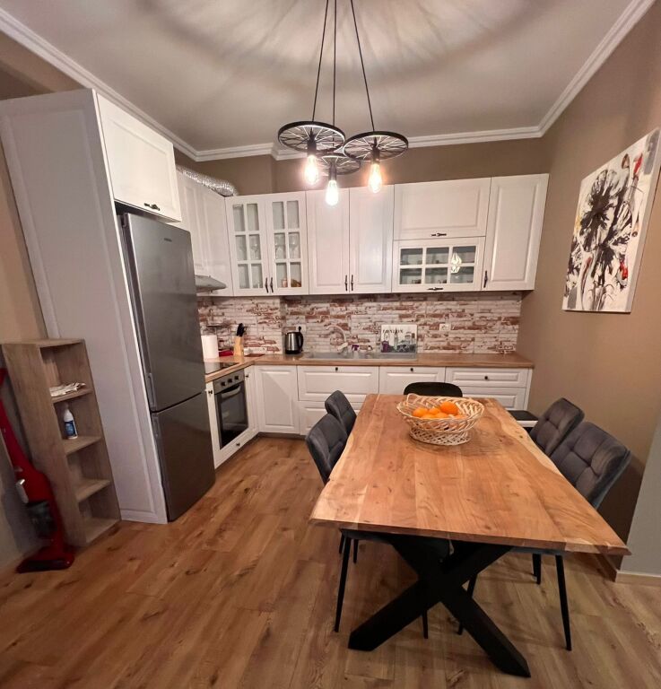 For rent 2+2 furnished Botanical Garden 850 wu