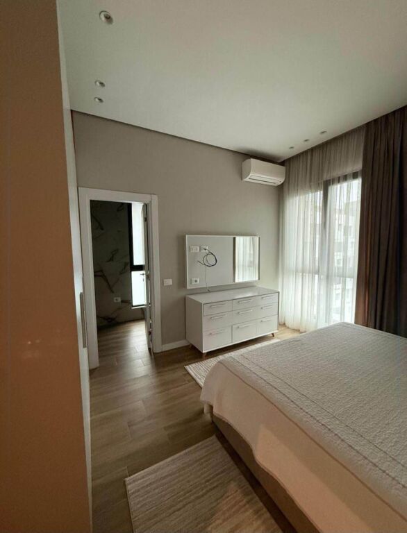 🏡 Jepet apartament 2+1+Post Parkimi me qira te Square 21