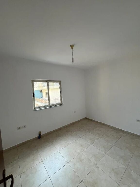 Jepet Me Qera Apartament 2+1+1 Ballkon