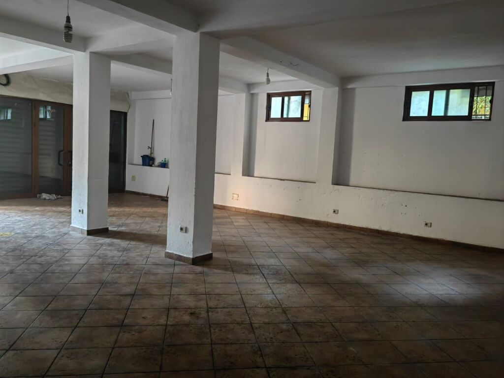 Shop/business premises for rent 100 m² – 45,000 Lek (Tonin Harapi Street, only 2 minutes from Venue Club)