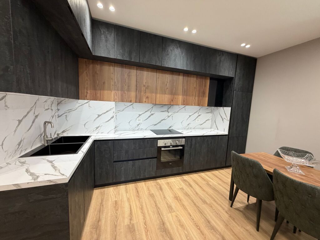 1+1,i mobiluar te foleja e gjelber zog i zi,650 euro