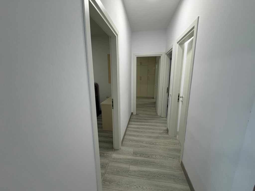 2+1, i mobiluar te trio tower don bosko, 900 euro