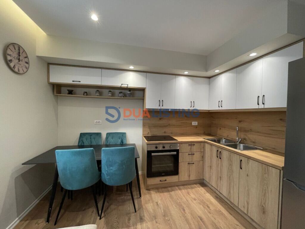 Japim me qira apartament 2+1 te zone e Brrylit.