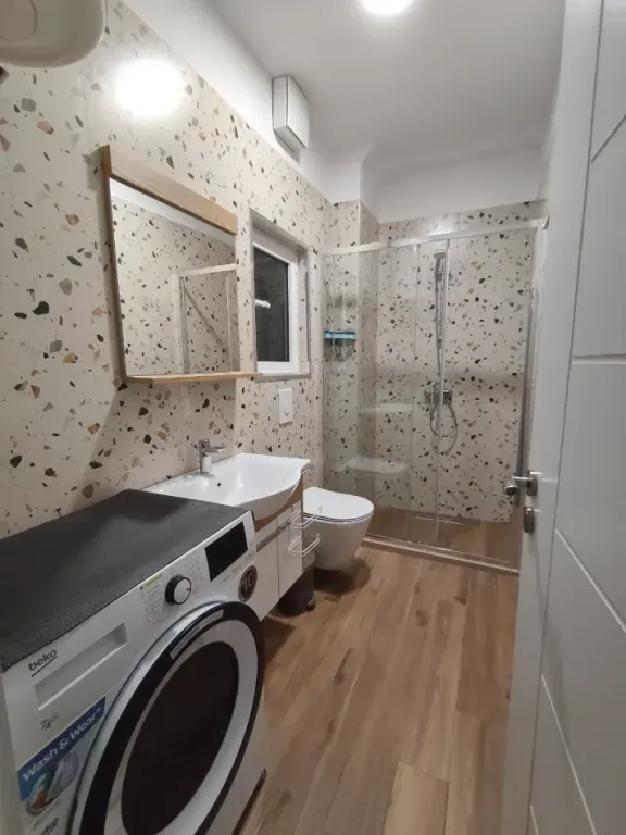 Jepet garsoniere me qera ne xhamllik, rr marie logoreci