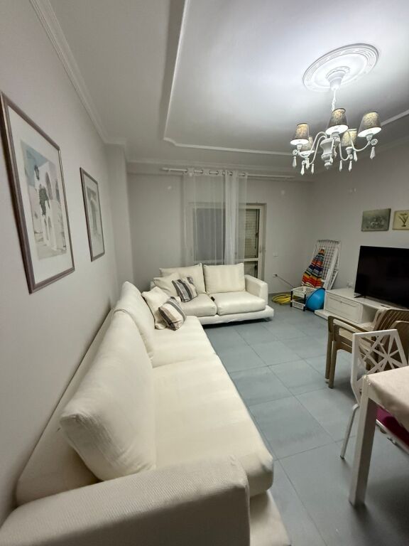 Shitet 2+1 ne Himare