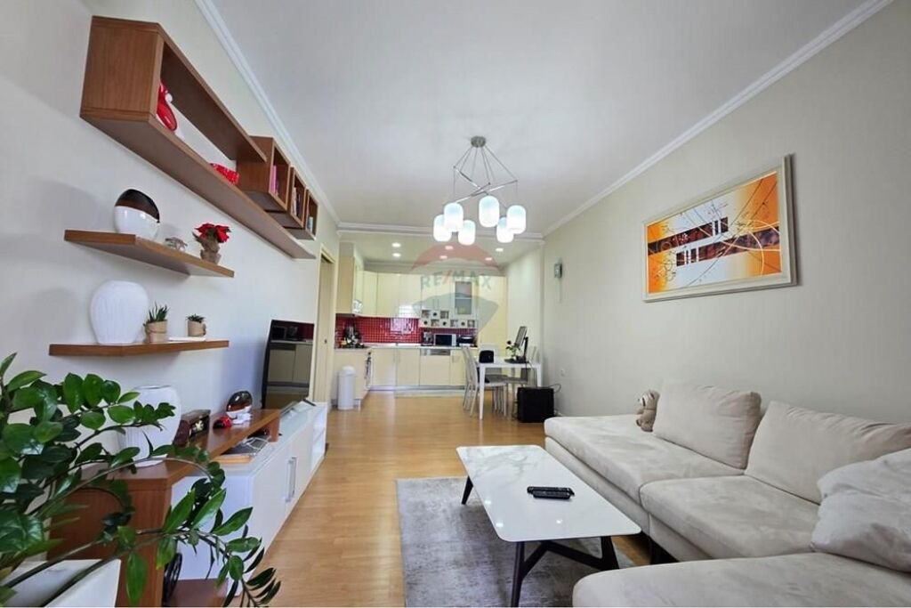 Apartament - Për Shitje - Stacioni i Trenit, Tiranë