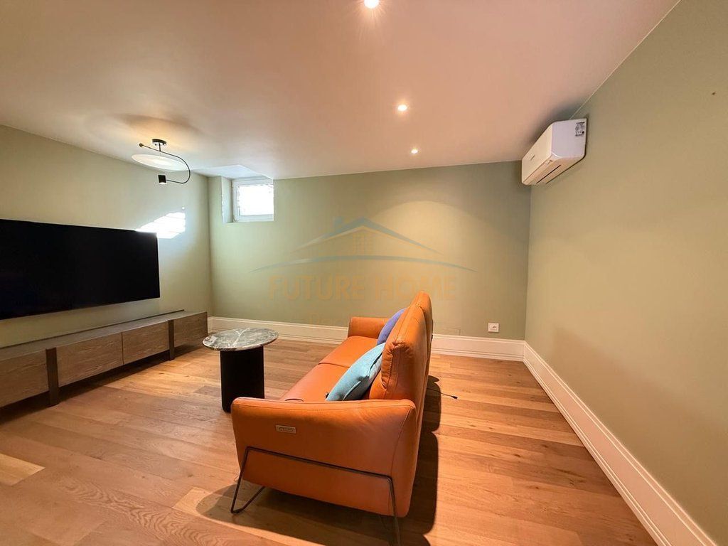 Shitet, Vile 4-kateshe, White House Residence, Lunder, Tirane