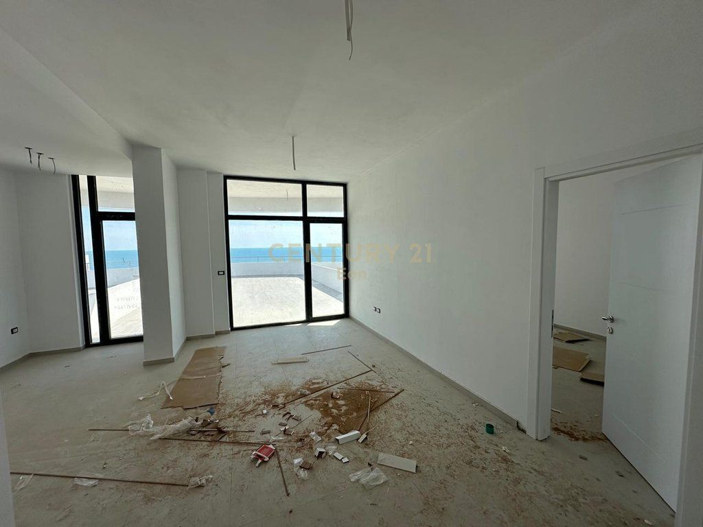 SHITET PAPAFINGO 1+1 me 52.6m2 verande ME PAMJE DETI TEK "WHITE HILL RESIDENCE" NE CURRILA!