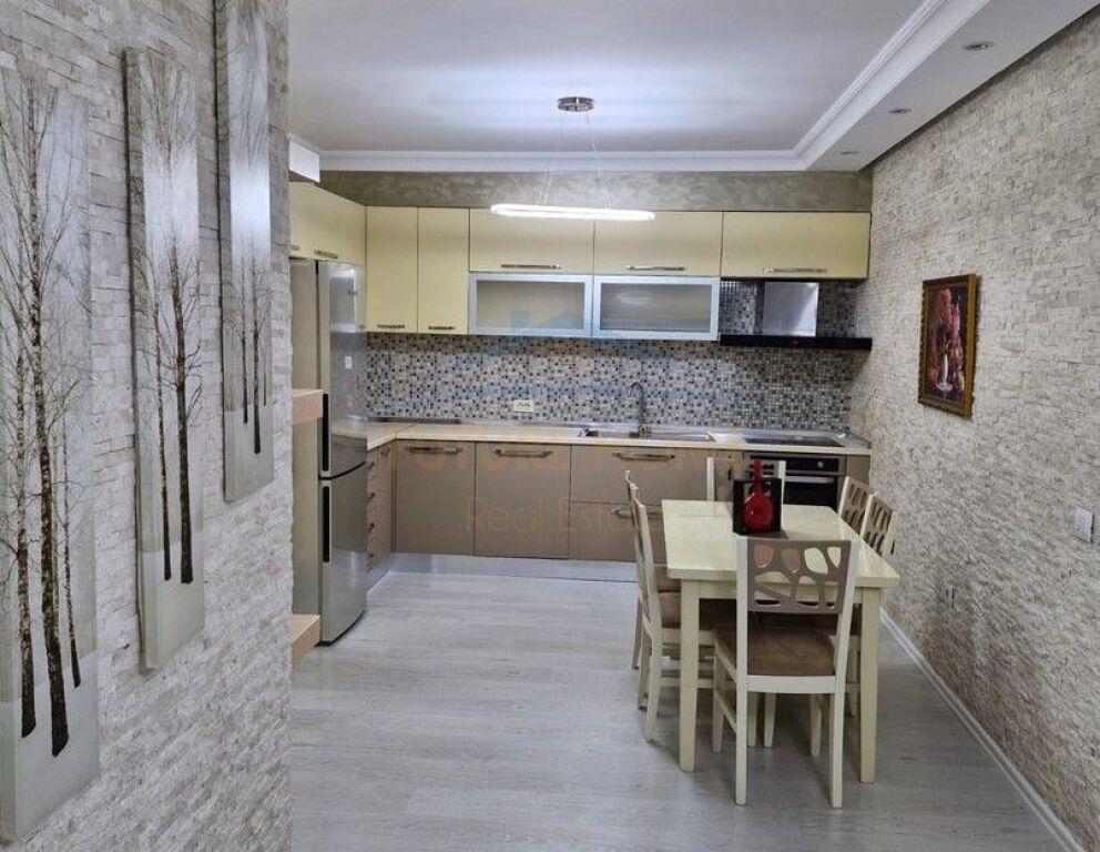 In vendita, Appartamento 3+1+2, Porcelan, Tirana