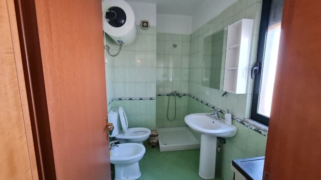 Jepet me qera Garsoniera , Perballe Delijorgjit prane Pasticeri Nela 460 mije leke