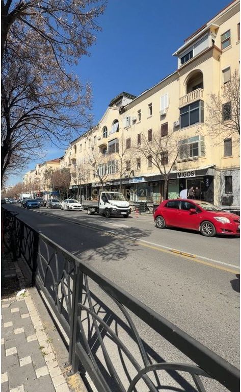 Apartament 2+1 per shitje tek Rruga e Durresit