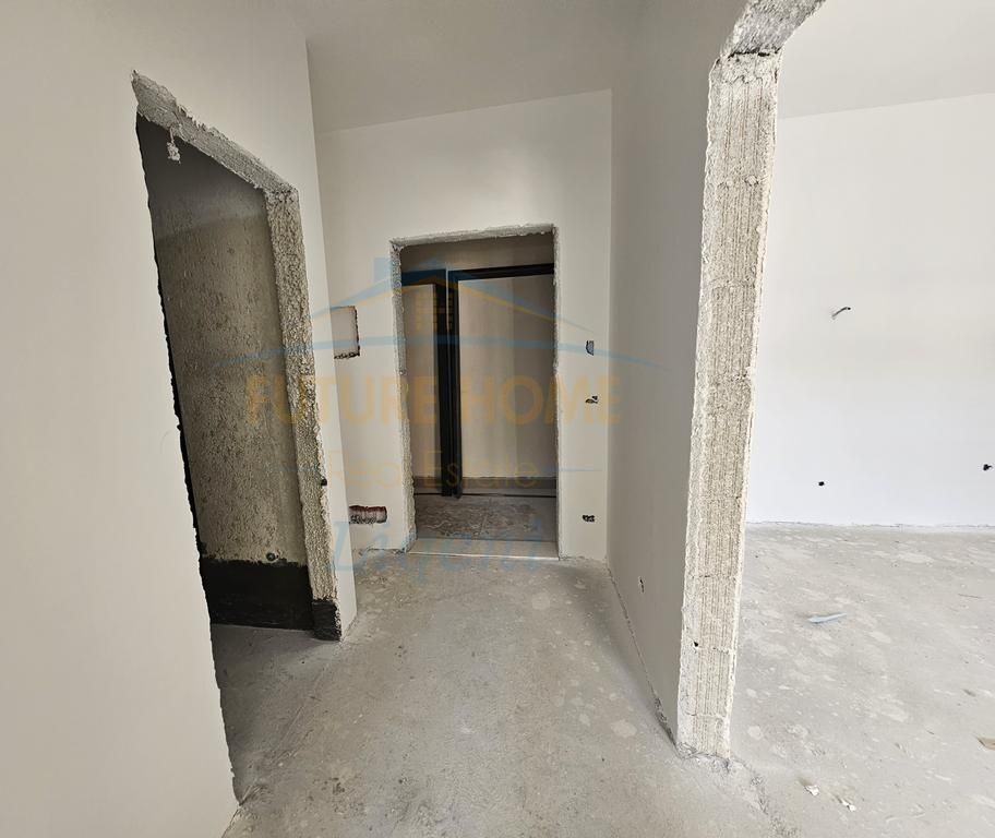 Shitet 1+1, Univers City 80.000€