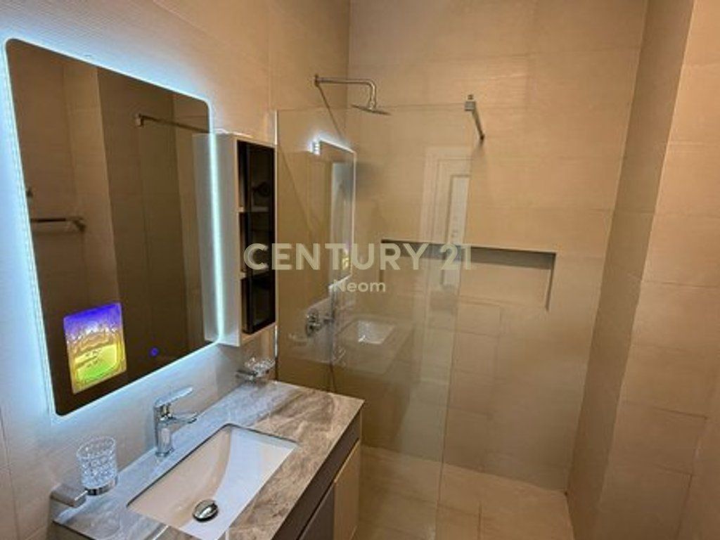 QIRA, APARTAMENT 2+1, RRUGA ELBASANIT, FAKULTETI EKONOMISE!! 900 € /Muaj Sip. Totale  100m2