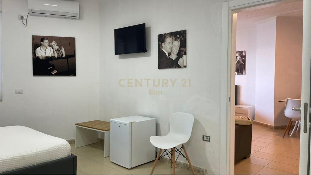 SHITET SUPER APARTAMENT 2+2 NË VIJËN E PARË ME PAMJE NGA DETIT TE SHKËMBI I KAVAJËS, DURRES!!