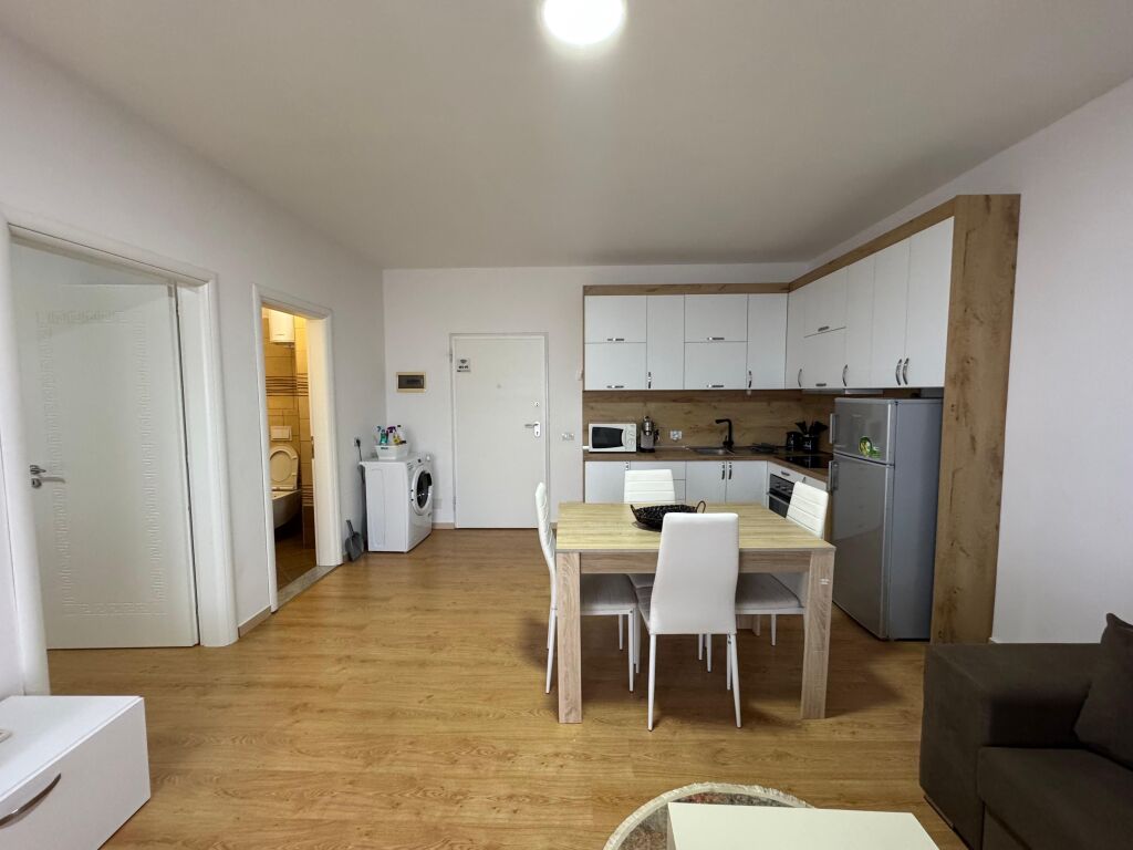 Jepet apartament me qera 1+1