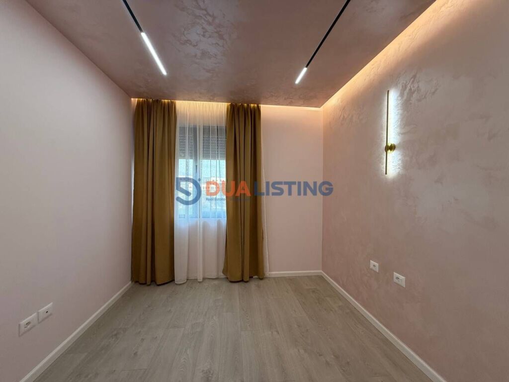 We offer office rooms for rent at the Dry Lake!