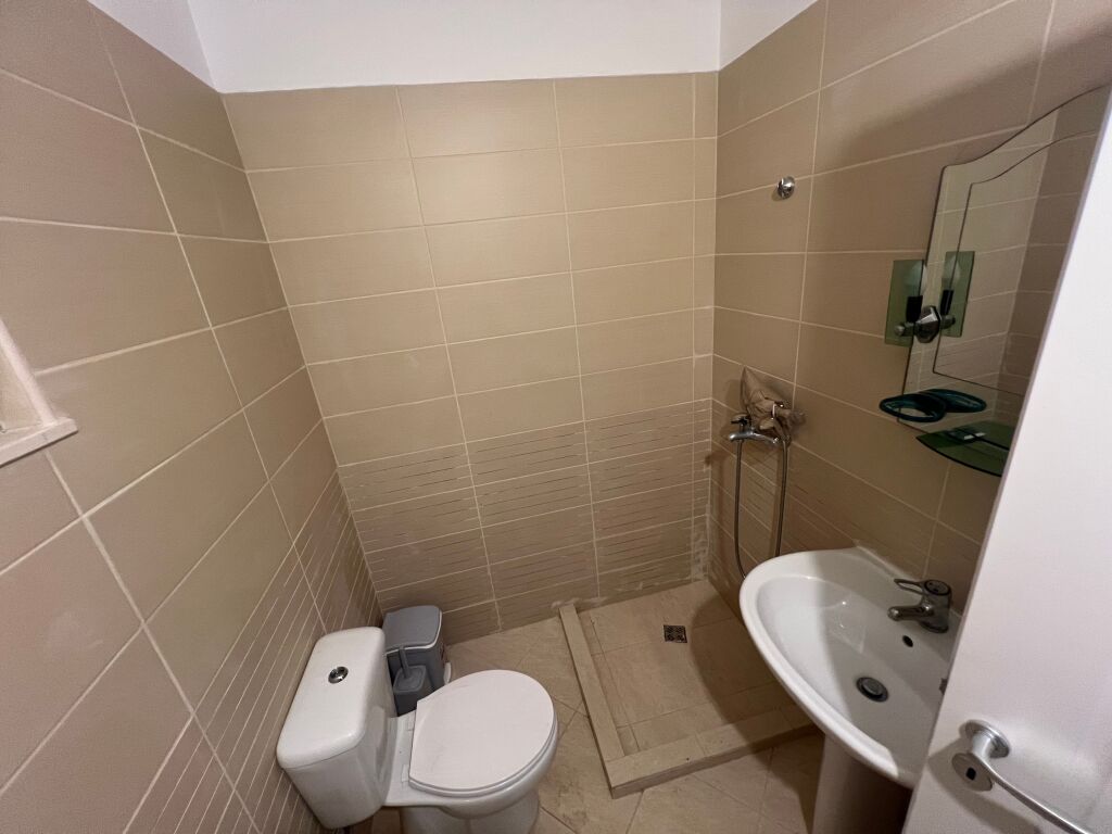JEPET ME QERA APARTAMENT 2+1+2 FRESK AFER KARBURANTIT