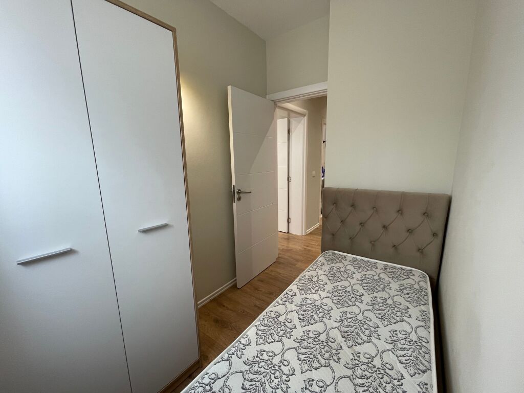 Japim me qira apartament 2+1 te zone e Brrylit.