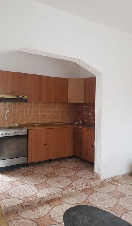 Jepet me qera apartamenti 1+1 , Zona 5 Maji , Rruga Lucie Miloti