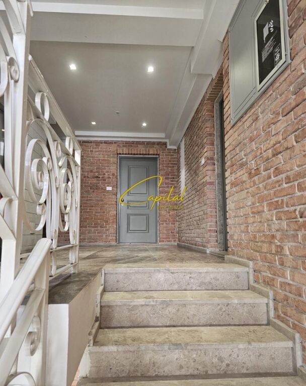 ZYRE ME QIRA 74 M2 STADIUMI AIR ALBANIA 1.250 EURO