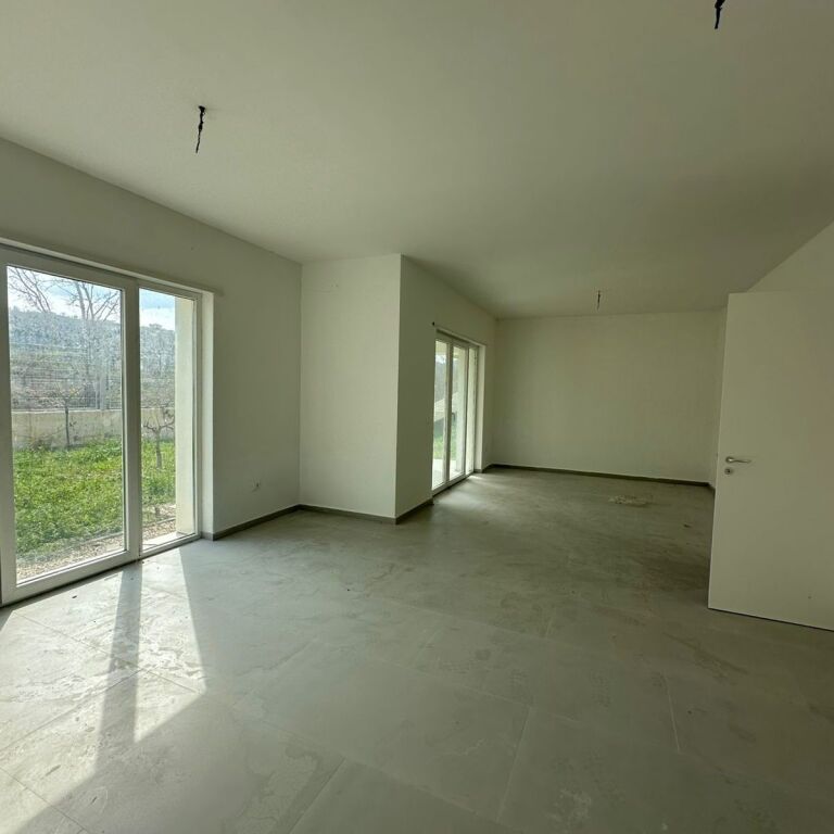 🏡 Vilë Luksoze 3-Katëshe për Shitje – Collina Verde, pranë TEG ✨