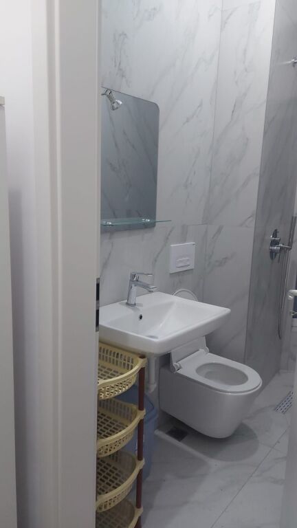 Affittasi monolocale  Indirizzo: Ali Demi Complesso Kaimi  Arredato  Piano 0  Prezzo 250 mila lek  Condizione contratto 2 anni