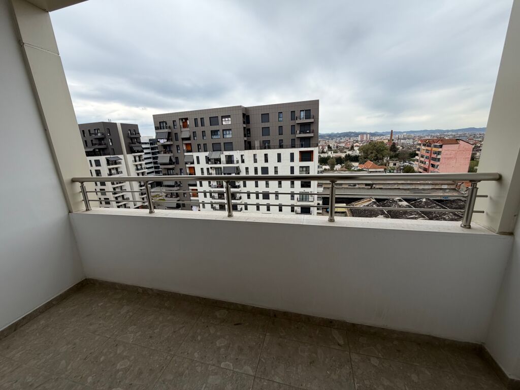 2+1, i mobiluar te trio tower don bosko, 900 euro