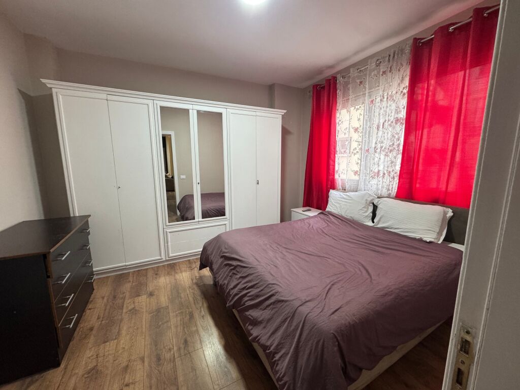 Apartament 2+1 me qira pas Globe